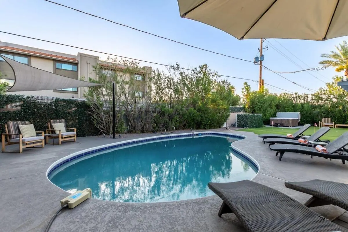 Old Town Family Retreat-Free Heated Pool-Spa-Putt Grn-Gym 斯科茨 0*,  美国